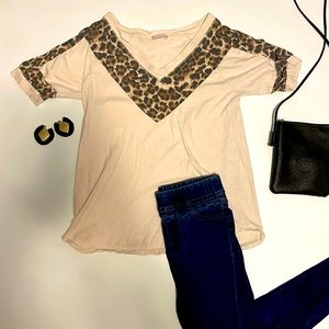 PINK LILY, size small, leopard print, V-neck, shirt
